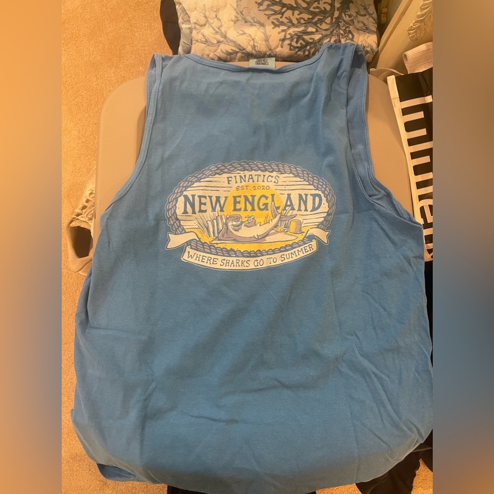 Finatics Size Medium Tank Top - Shark / New England Summer